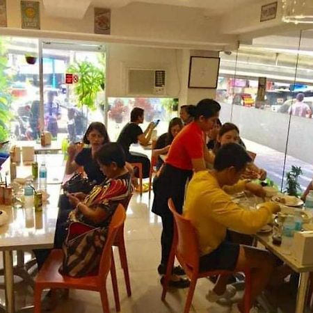 Stone House Hotel Pasay Bagian luar foto