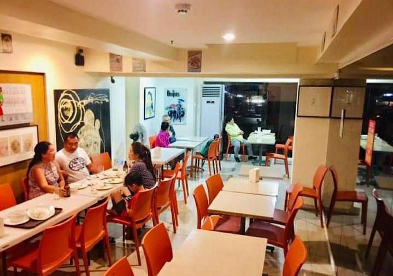 Stone House Hotel Pasay Bagian luar foto