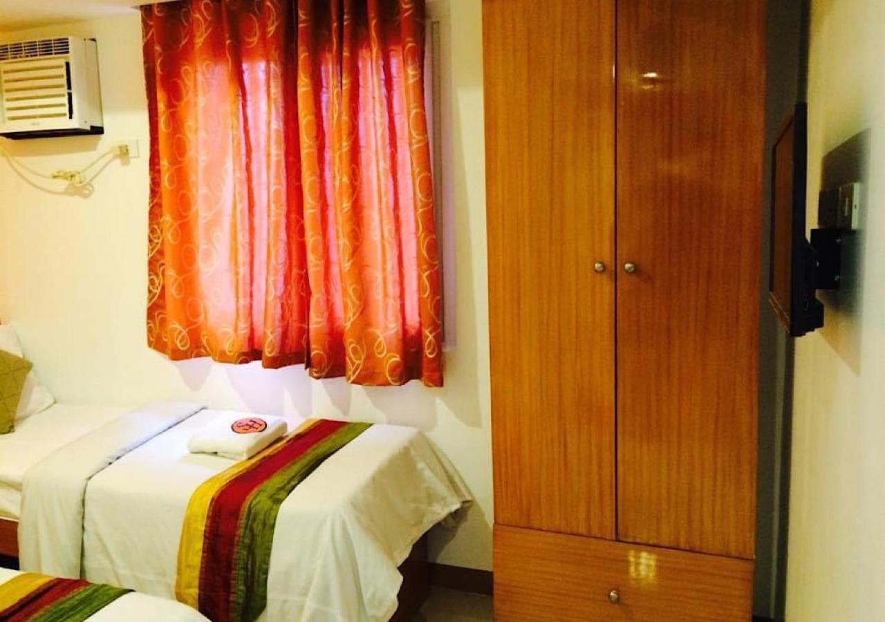 Stone House Hotel Pasay Bagian luar foto