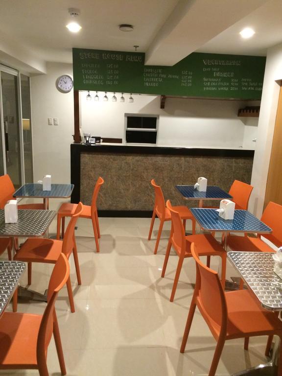 Stone House Hotel Pasay Bagian luar foto