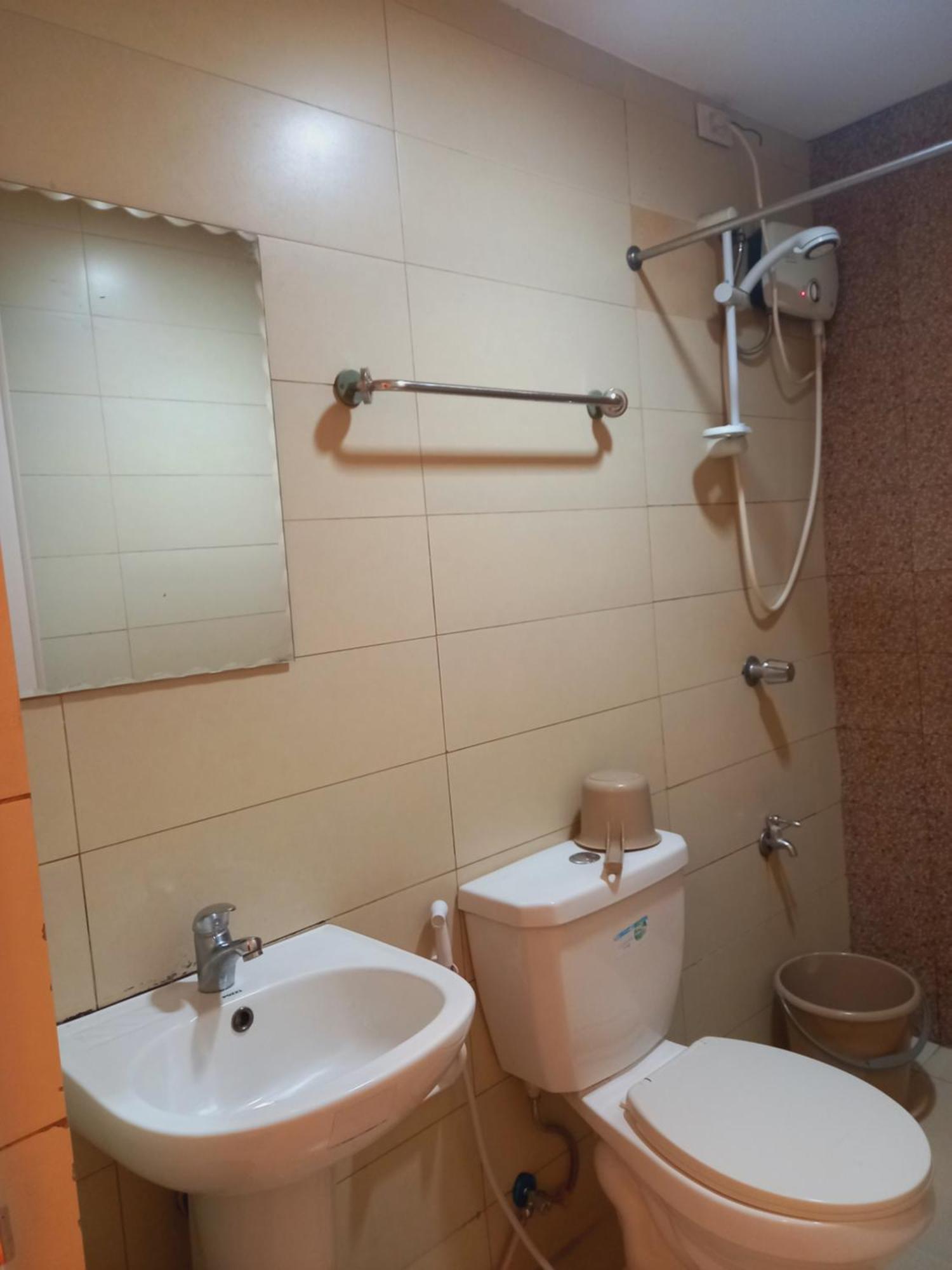 Stone House Hotel Pasay Bagian luar foto
