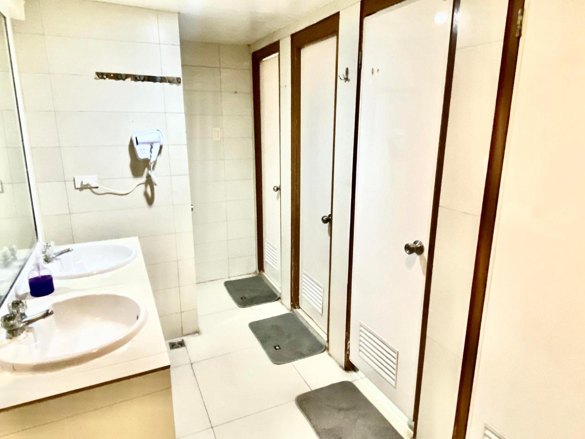 Stone House Hotel Pasay Bagian luar foto