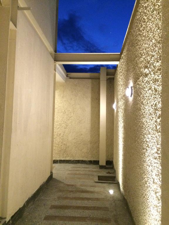 Stone House Hotel Pasay Bagian luar foto