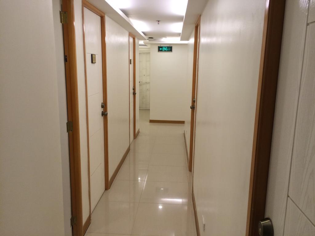 Stone House Hotel Pasay Bagian luar foto