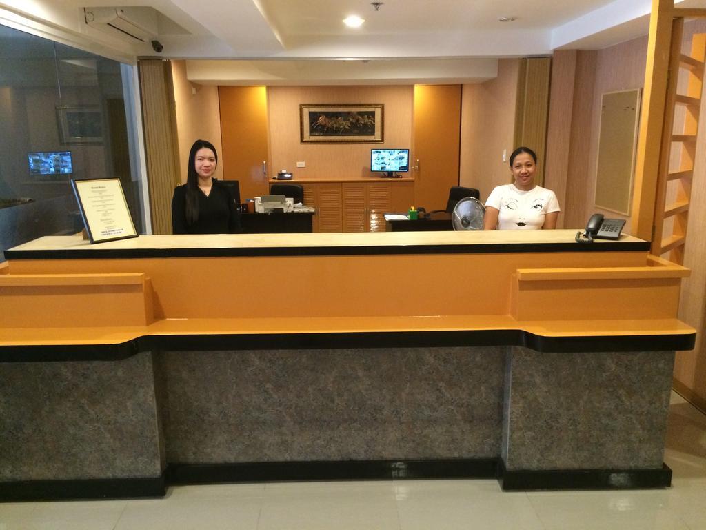 Stone House Hotel Pasay Bagian luar foto