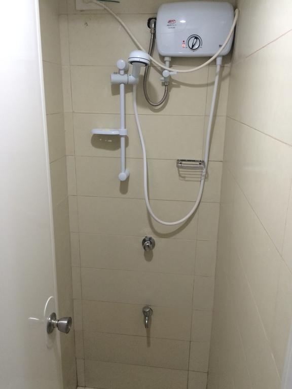 Stone House Hotel Pasay Ruang foto