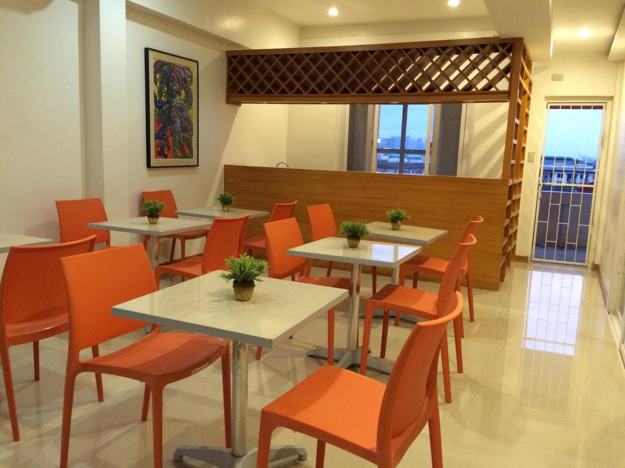 Stone House Hotel Pasay Bagian luar foto