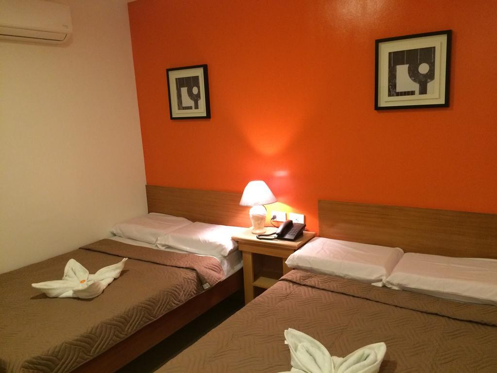 Stone House Hotel Pasay Bagian luar foto