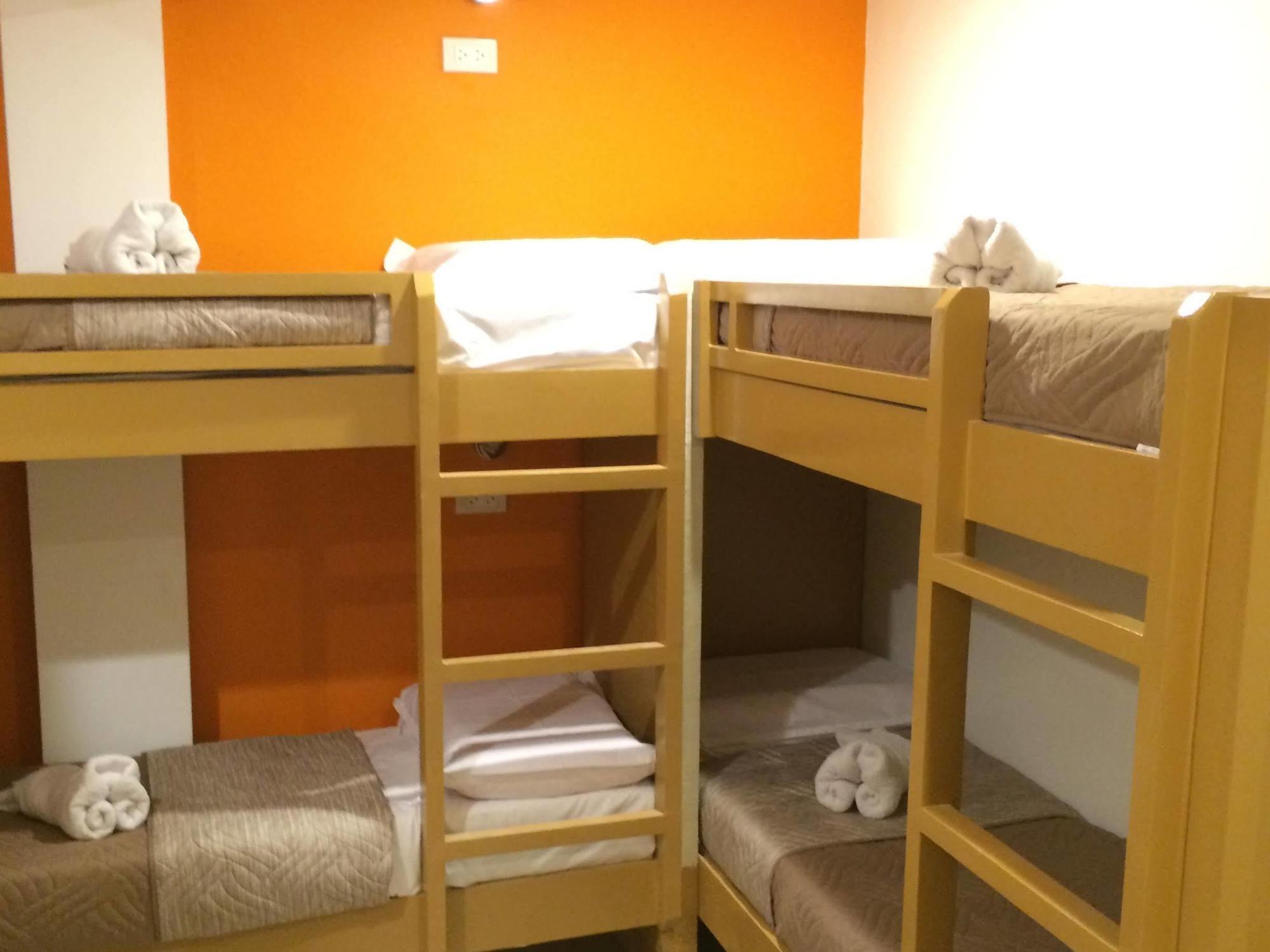 Stone House Hotel Pasay Bagian luar foto