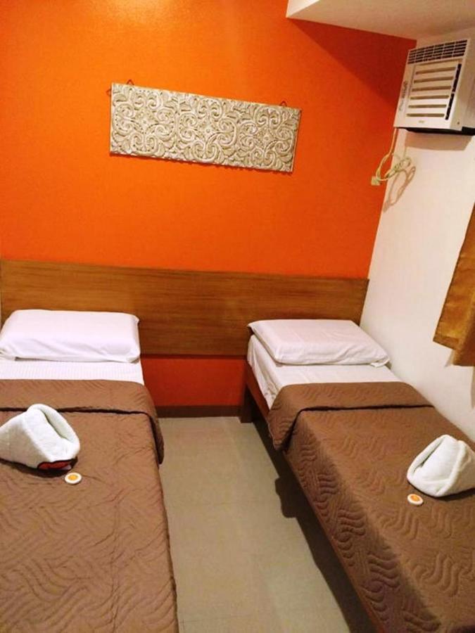 Stone House Hotel Pasay Bagian luar foto